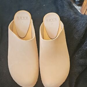 Bryr Women's Classic Beige Mules